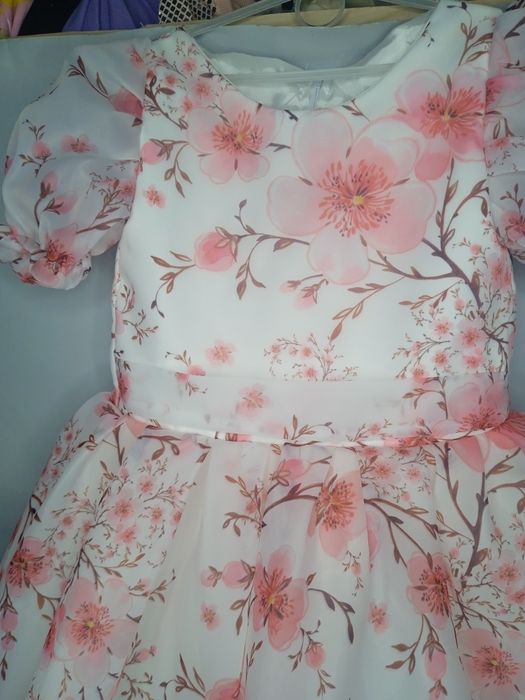 Випускна святкова сукня на дівчинку 7 років