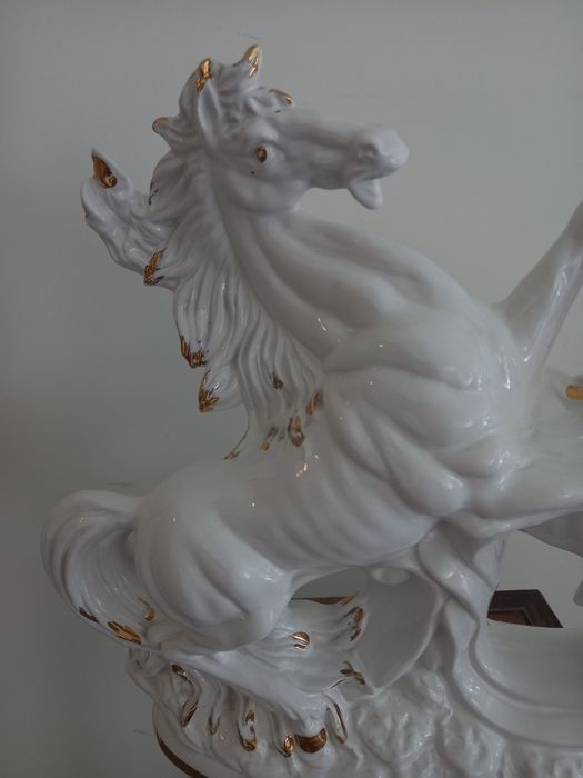 Figurka Porcelanowe Mustangi