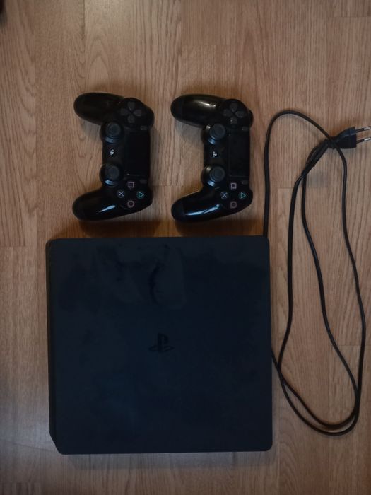 “PS4 Slim 1TB + 2 DualShock 4 — отличное состояние, оригинал”