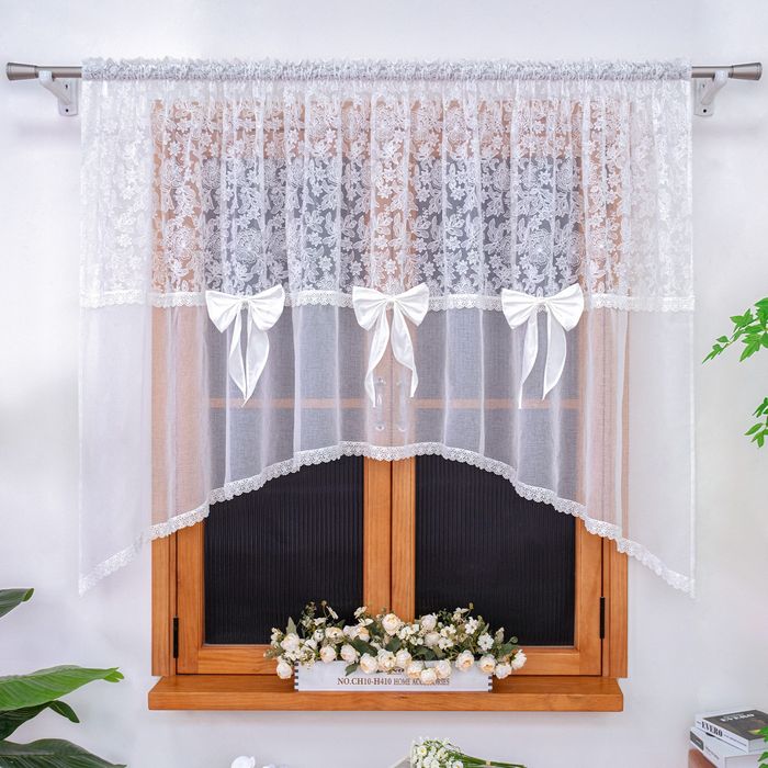 Elegancka gotowa firana z etaminy i koronki