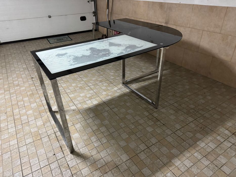 Secretaria vidro e metal
