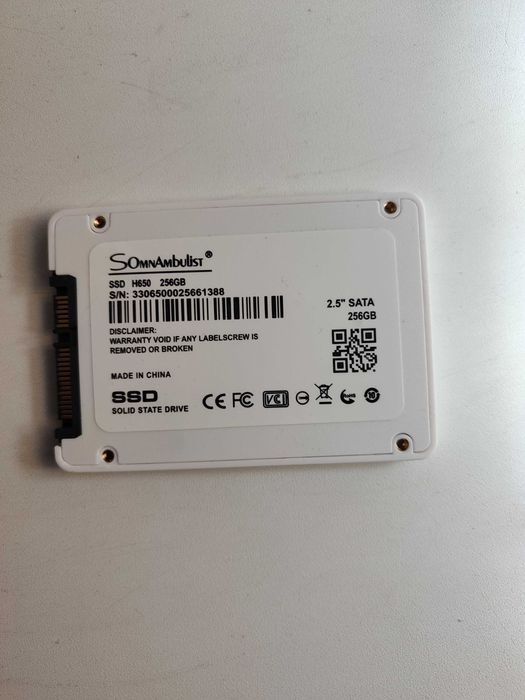 Продаю два SSD накопичувачі 2.5" SATA — повністю робочі