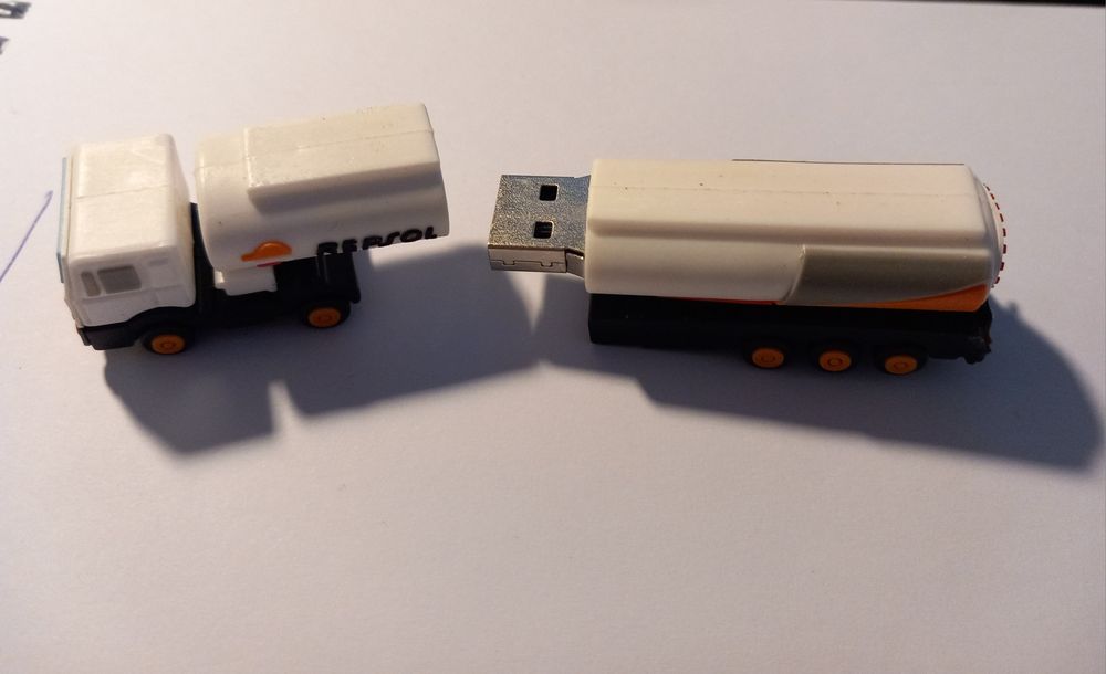 Pen Usb Repsol Camião Cisterna