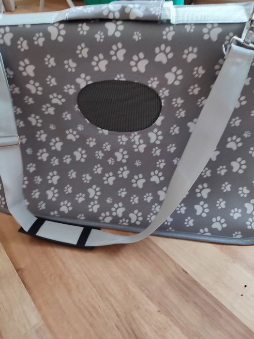 Dwa transportery dla psa