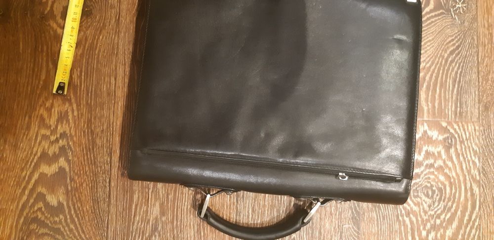Продам  портфель мужской кожа.
