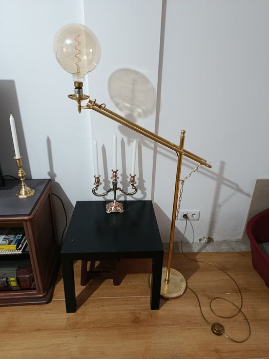 Candeeiro de pé em Latão