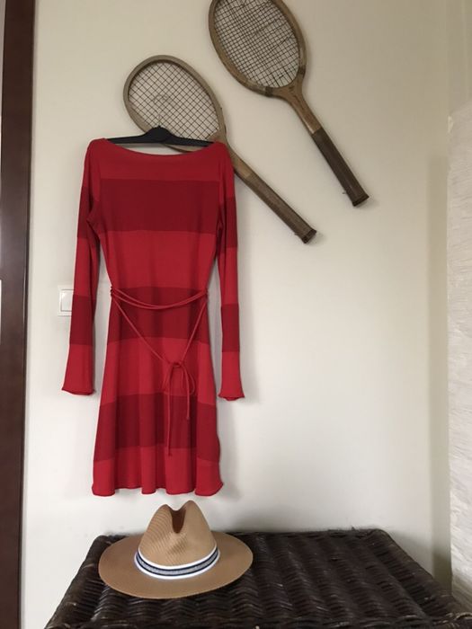 Sukienka Gigi Hadid dla Tommy Hilfiger