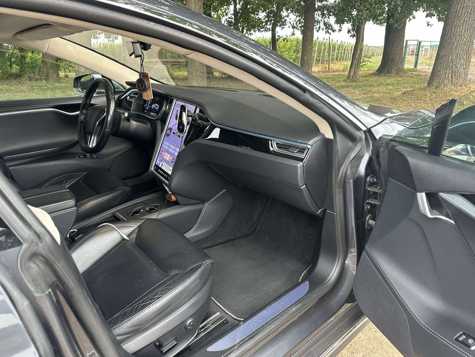Продаж Tesla MS 75D 2015 рік
