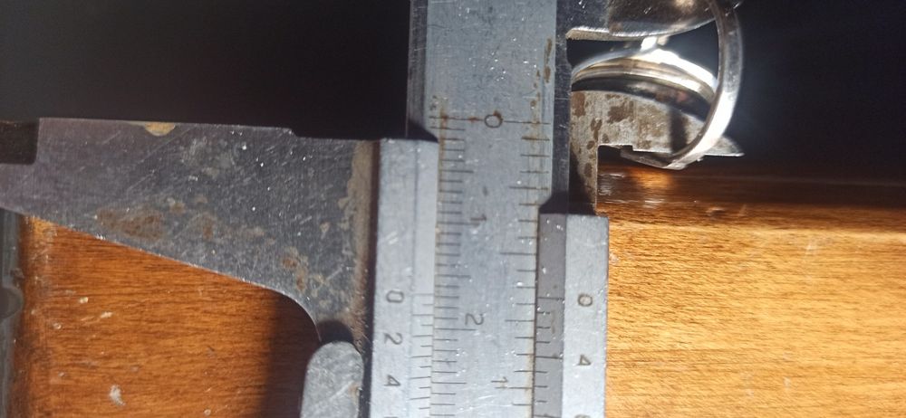 Stary pierścionek ze srebra piasek pustyni