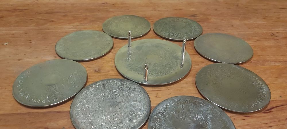 Srebrne podstawki pod szklanki plus platerowana łyżka