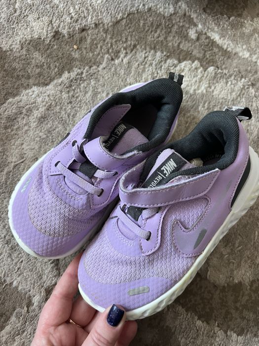 Продам взуття для дівчинки 26р 16см