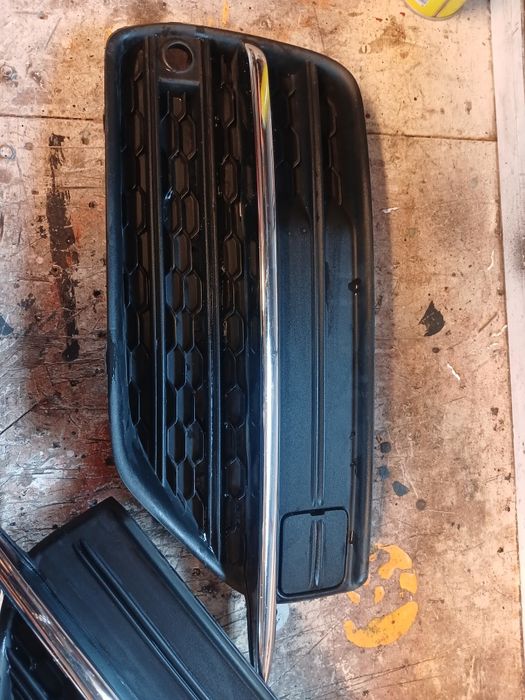 Ришітка в бампер вольво хс90 2018