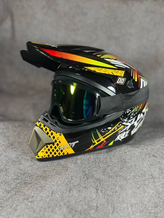 Кросовий шолом ендуро