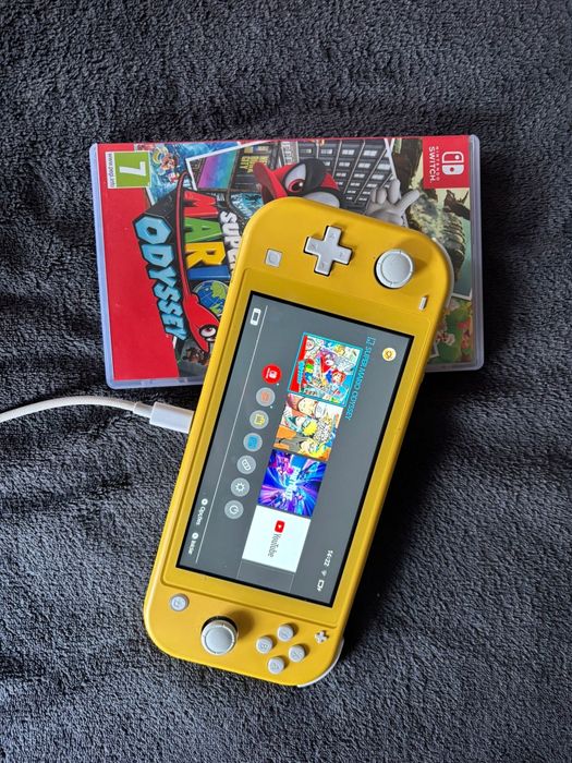 Nintendo switch lite  amarela e jogo Super Mario Odissey