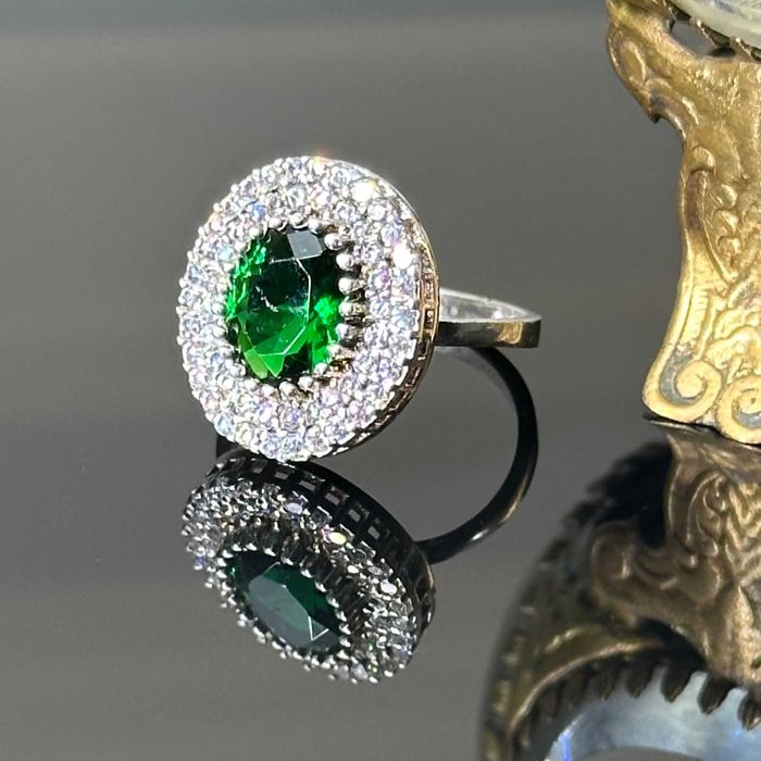 Pierścionek z Szmaragdem i Cyrkoniami, Wiktoriański z srebra próby 925