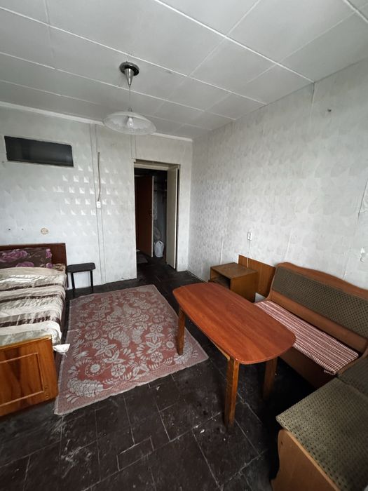 Продам 1 ком. Каменское левый берег 6 этаж (9мик. Общежитие)