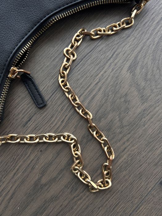 Маленька чорна сумочка Mango