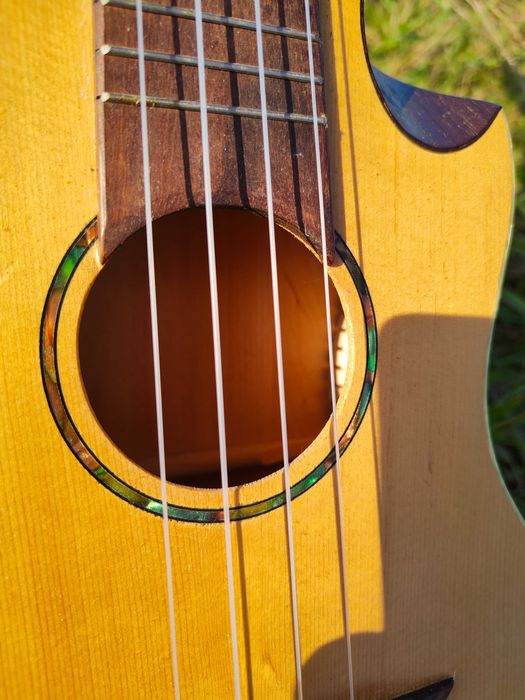Ukulele tenorowe menzura 17 cali, 43 cm.