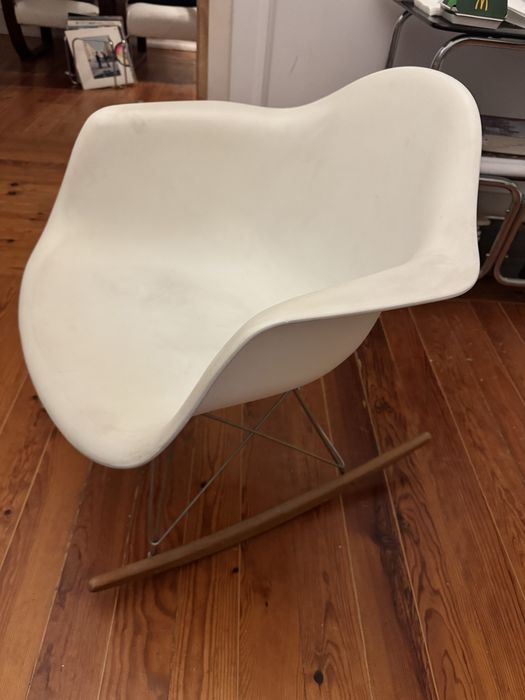 Cadeira de Baloiço Estilo Eames – Branca – Usada