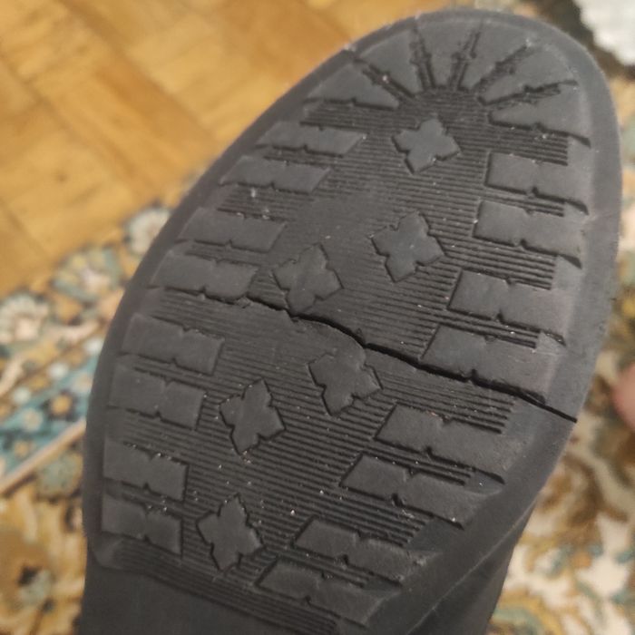 Безкоштовно, зимове чоловіче взуття 44р