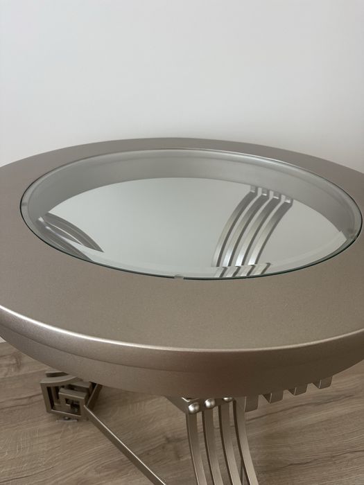 Mesa em metal pintado