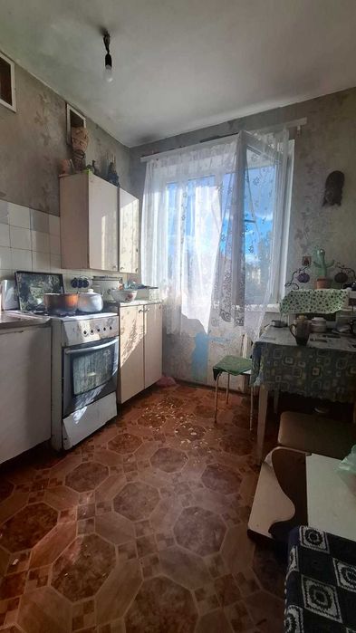 2-х кімнатна квартира на проспекті князя Володимира великого, газ, окремі кімнати. Терміново!