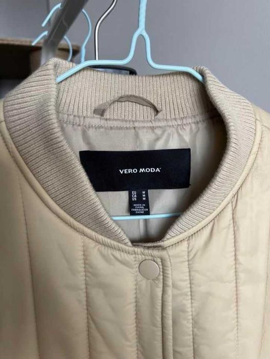 Бежева куртка стьобане пальто Vero Moda