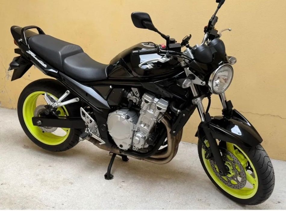 Bandit 650 muito bem estimada