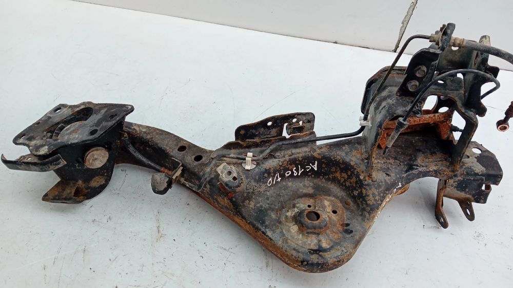Braço de suspensão trás direito NISSAN X-Trail (T30)