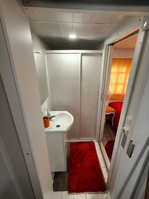 Caravana com avançados e cobertura