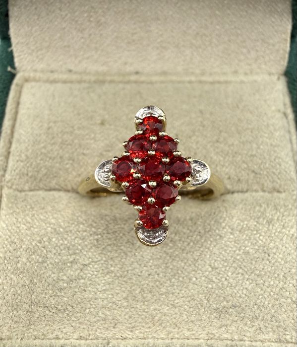 Złoty pierścionek z rubinami 1,15ct i diamentami 0,02ct