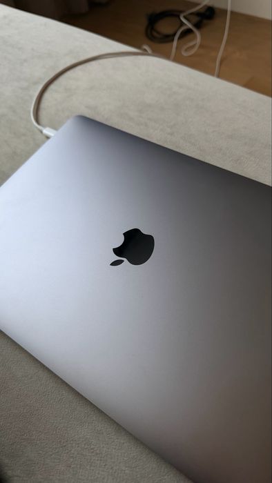 MacBook Pro 13 (2019)
