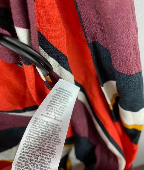 Яскрава асиметрична сукня в смужку р.16