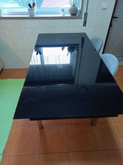 Mesa de Cozinha Extensível em Vidro Temperado Preto – Como Nova