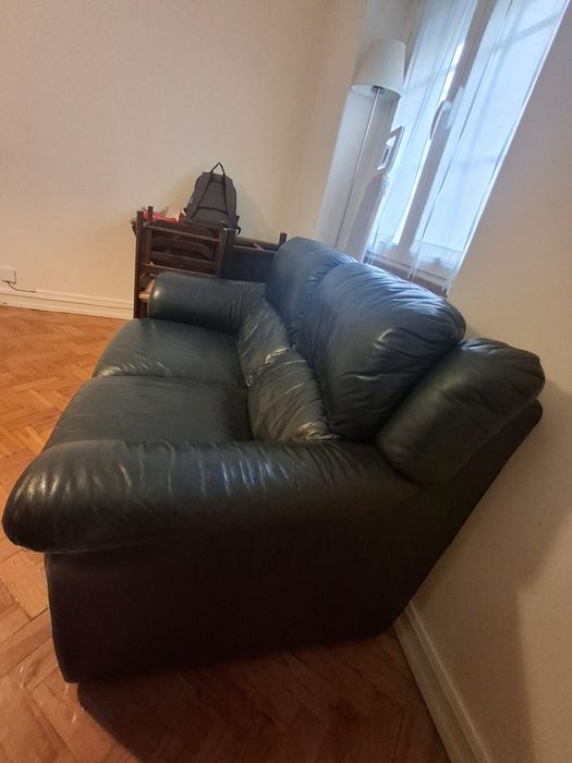 Sofá de 2 lugares em couro – confortável e resistente
