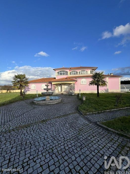 Moradia isolada T6 em Bustelo de 723 m2