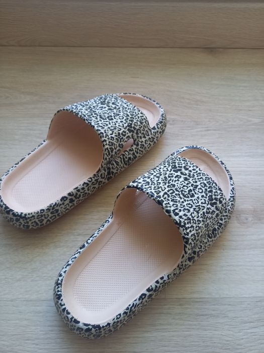 Klapki w panterkę damskie 36 - 37