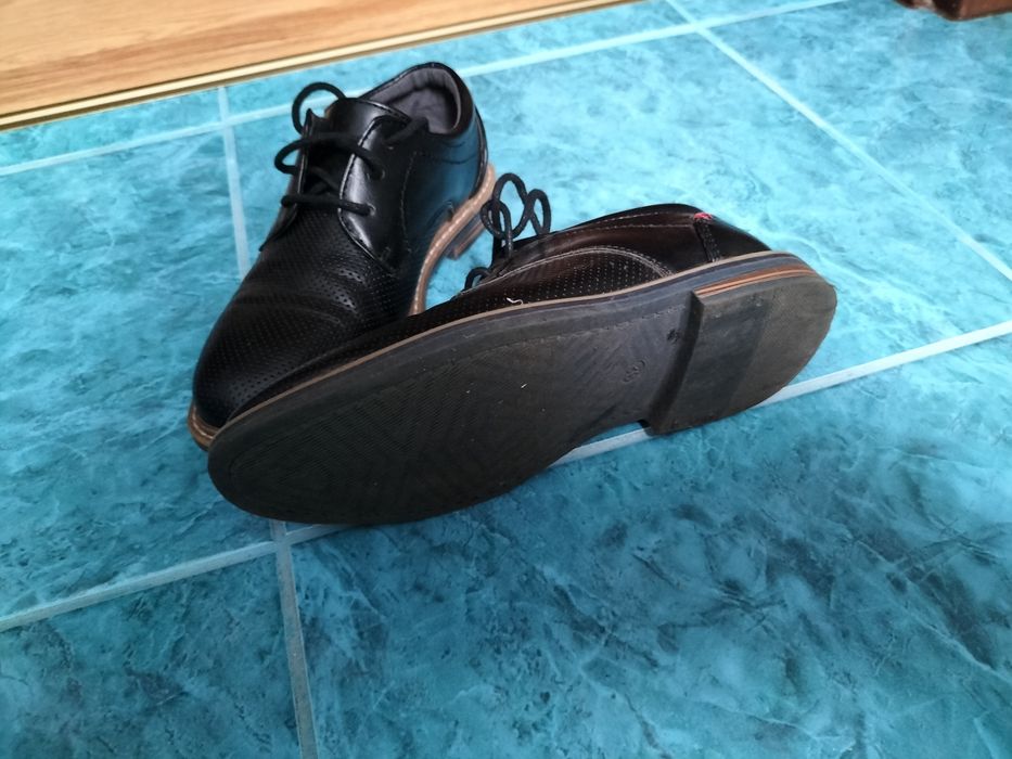 Eleganckie buty chłopięce lakierki