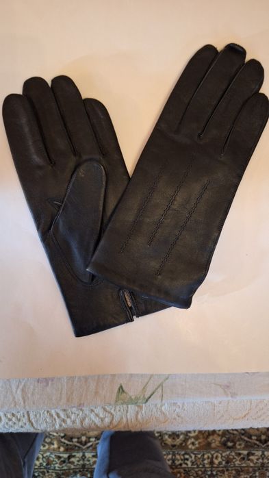 Перчатки мужские из натуральной кожи на шерстяной подкладке импортные.