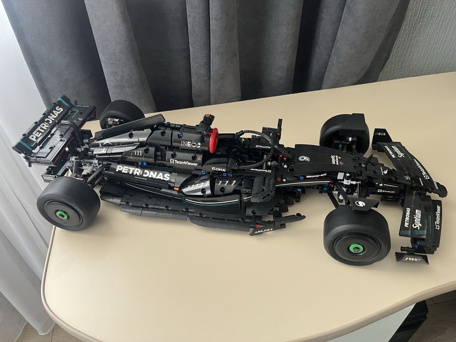 Конструктор болід F1 великий (Mercedes / Petronas)