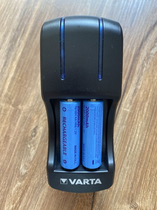 Зарядний пристрій Varta Pocket Charger 57642