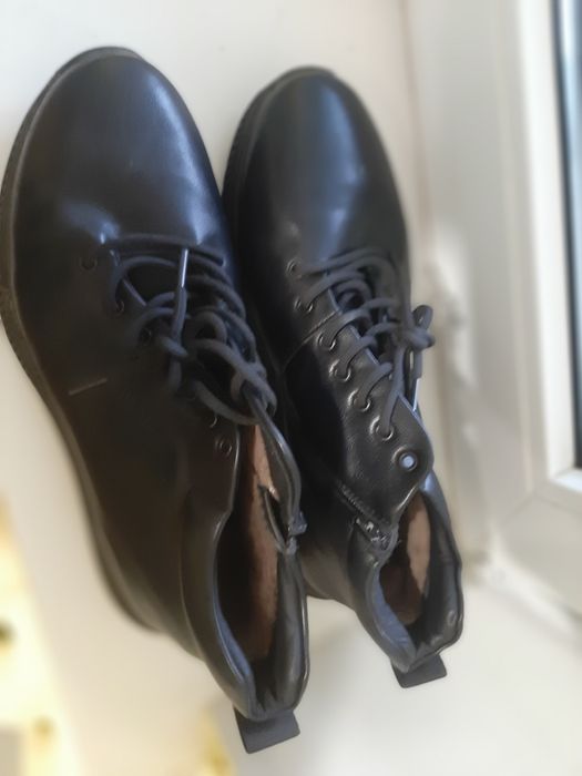 Взуття чоловіче, кросівки черевики чоловіку