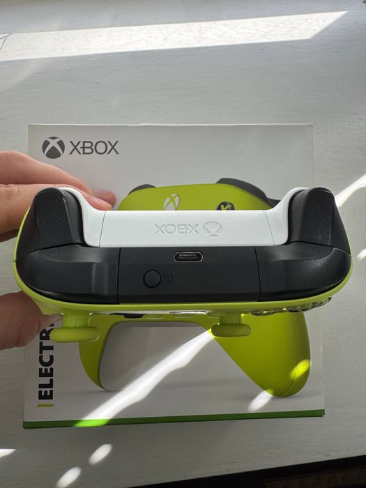 Геймпад Microsoft Xbox Series X/S Wireless Controller Electric Volt