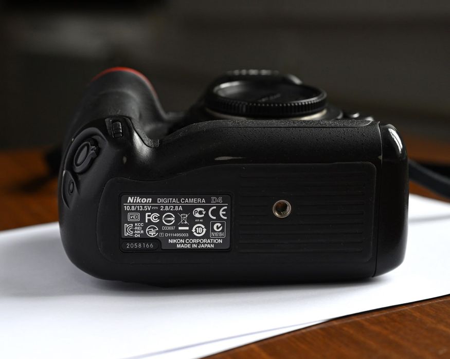 Продаю Nikon D4.
