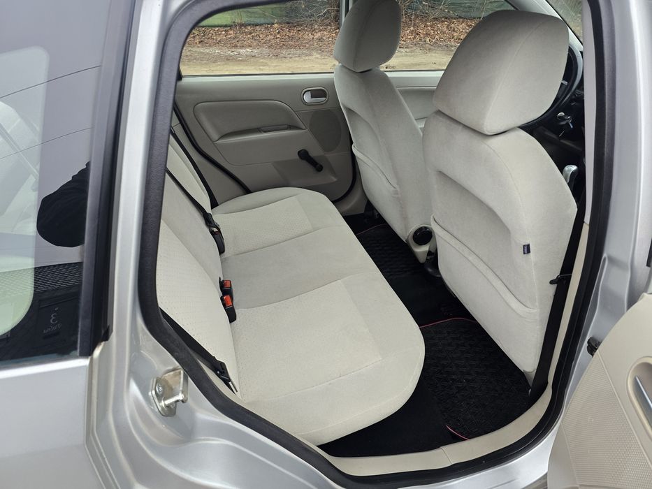 Fiesta,/Benzynka/Ghia/Klima/Hak/Oplacona