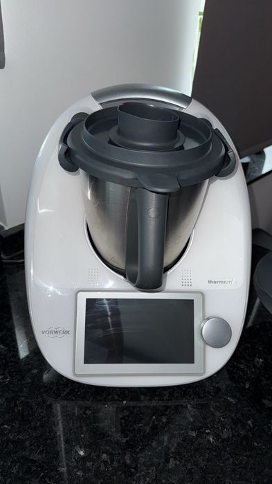 Bimby TM6 Vorwerk - Robô de Cozinha

Estou a vender a minha Bimby TM6
