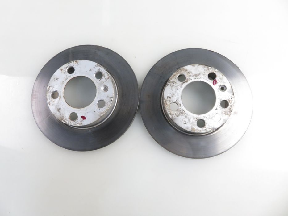 Tarcze Hamulcowe Tył Vw Bora 1.9 Tdi