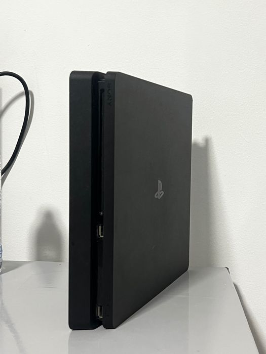 PlayStation 4 - Como nova
