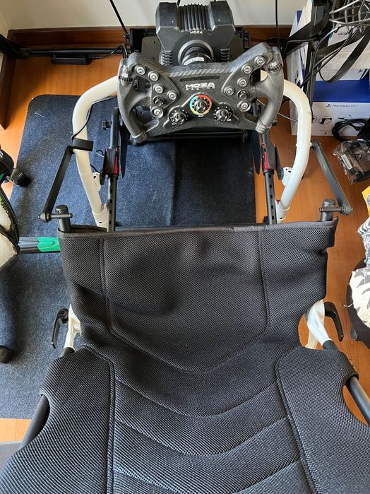Playseat F1 Edition + Moza R5 Bundle com volante KS