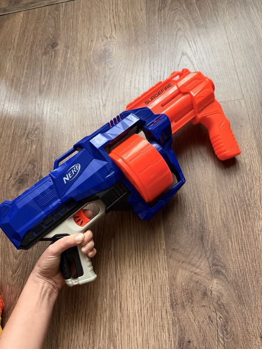 Бластер пістолет автомат Nerf. Nerf Elite Surgefire